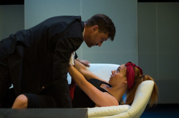 Vama glumimo u ožujku: Kako ubiti suprugu ili supruga bez suvišnih zašto (Kazalište Knap)